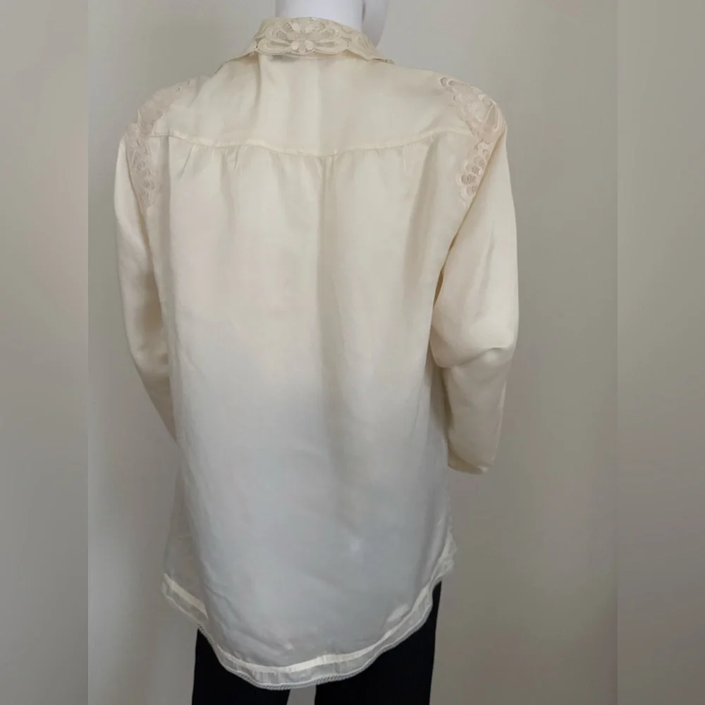Feminine with beautiful lace detail. Made in the USA!
Travels well. - Picture 4 of 11